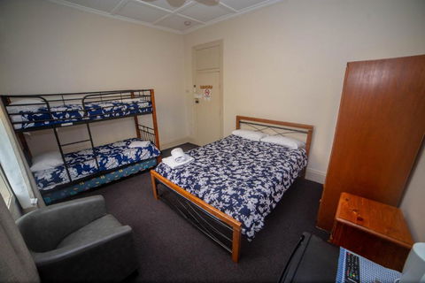 Australian Hotel - Tweed Heads Accommodation 1