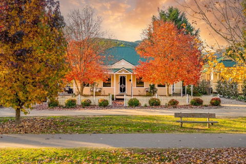 Autumn Beauty - Mountain View Cottage 3 - Tweed Heads Accommodation 0