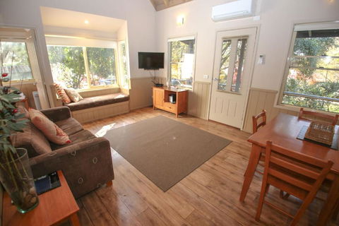 Autumn Leaf Cottage 1 - Tweed Heads Accommodation 1