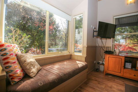 Autumn Leaf Cottage 1 - Tweed Heads Accommodation 2