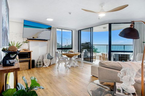 Athena By The Sea Luxurious Beachfront Retreat - CoastHM - Tweed Heads Accommodation 3