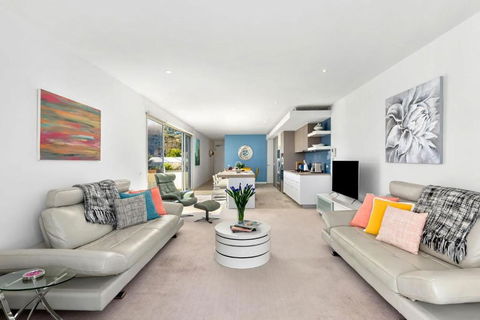 Azure Bliss Luxe With Water Views Walk To Beach - Tweed Heads Accommodation 4