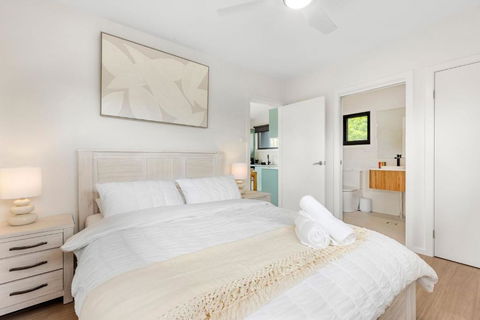 Azure Studio - Ocean Glimpses - 3 Mins Walk To Beach - Tweed Heads Accommodation 3