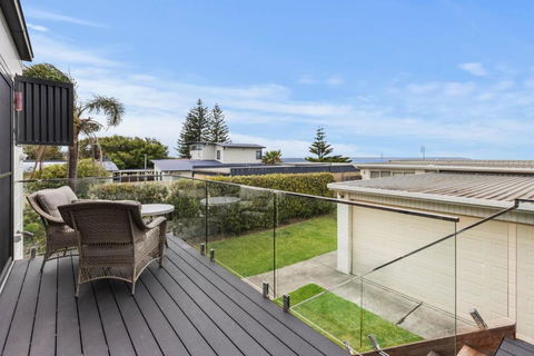 Azure Studio - Ocean Glimpses - 3 Mins Walk To Beach - Tweed Heads Accommodation 0