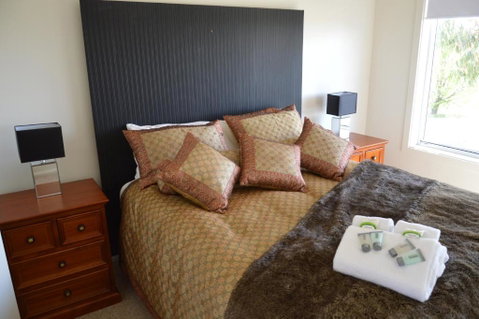 BATHURST GOLDFIELDS RESIDENCE On MOUNT PANORAMA - Tweed Heads Accommodation 0