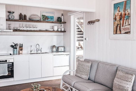 BAY PROPERTIES . Beach House Studio - Tweed Heads Accommodation 1