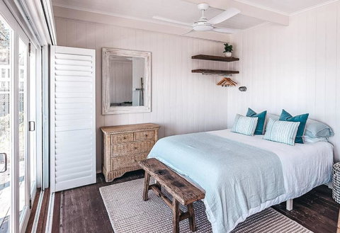 BAY PROPERTIES . Beach House Studio - Tweed Heads Accommodation 3