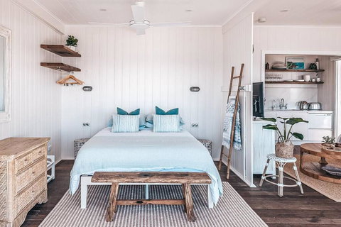 BAY PROPERTIES . Beach House Studio - Tweed Heads Accommodation 4