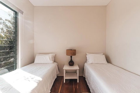 BAY PROPERTIES . The Big Chill - Tweed Heads Accommodation 3
