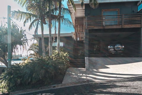BAY PROPERTIES . The Big Chill - Tweed Heads Accommodation 1