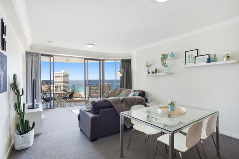 Chevron Renaissance Ocean View - Tweed Heads Accommodation 6