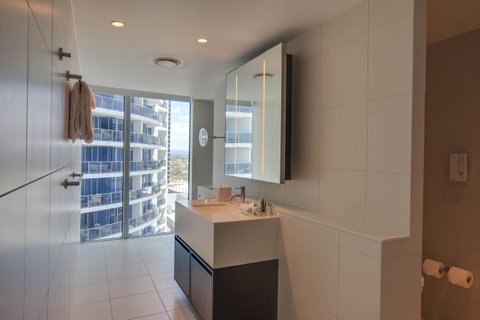 Hilton Surfers Paradise Hotel & Residences - Tweed Heads Accommodation 3