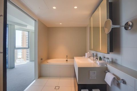 Hilton Surfers Paradise Hotel & Residences - Tweed Heads Accommodation 4