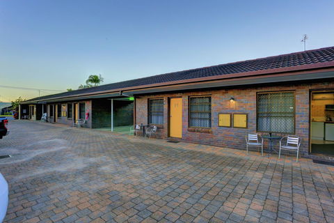 Chalet Motor Inn - Tweed Heads Accommodation 10