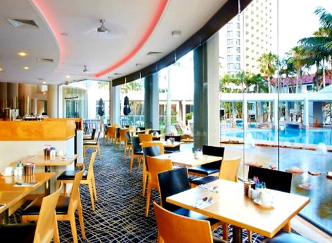 Deluxe King Room In Gold Tower - Tweed Heads Accommodation 7