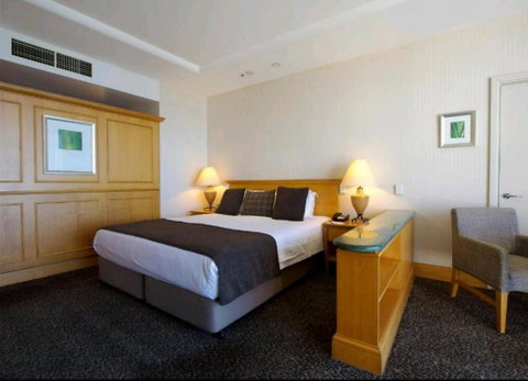 Deluxe King Room In Gold Tower - Tweed Heads Accommodation 2