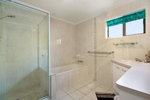 Keith\'s Place, 1 Of The 3 Most Popular Units On Bribie - Tweed Heads Accommodation 27