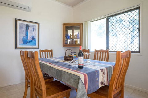 Keith\'s Place, 1 Of The 3 Most Popular Units On Bribie - Tweed Heads Accommodation 13
