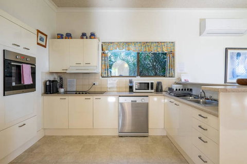 Keith\'s Place, 1 Of The 3 Most Popular Units On Bribie - Tweed Heads Accommodation 14