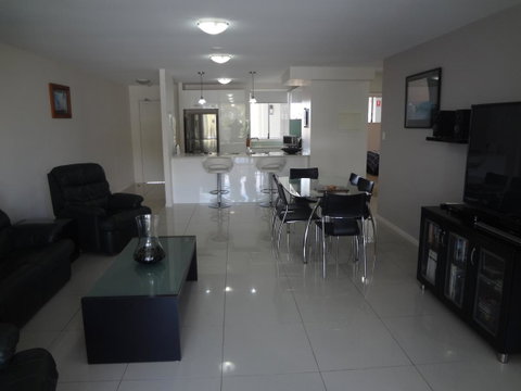 Keith's Sister - Tweed Heads Accommodation 13