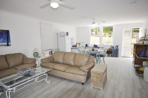 Retro Beach Flat - Tweed Heads Accommodation 14