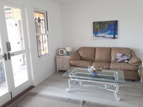 Retro Beach Flat - Tweed Heads Accommodation 13