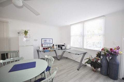 Retro Beach Flat - Tweed Heads Accommodation 9