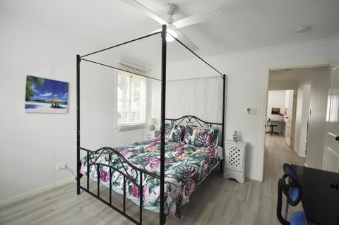 Retro Beach Flat - Tweed Heads Accommodation 8