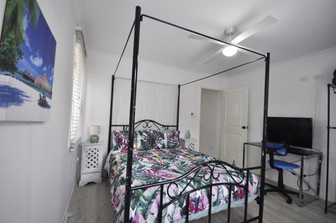 Retro Beach Flat - Tweed Heads Accommodation 7