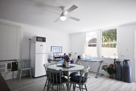 Retro Beach Flat - Tweed Heads Accommodation 12