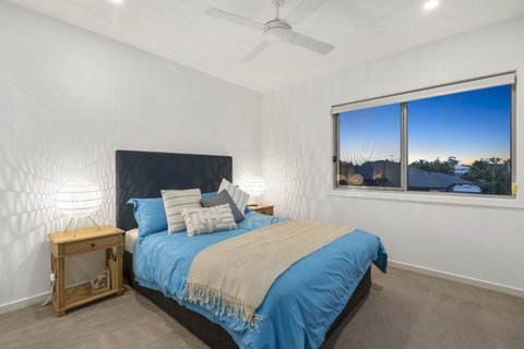 Luxury Canal Front Holiday House - Tweed Heads Accommodation 1