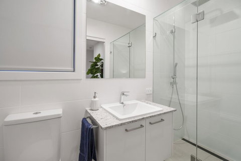 Luxury Canal Front Holiday House - Tweed Heads Accommodation 11