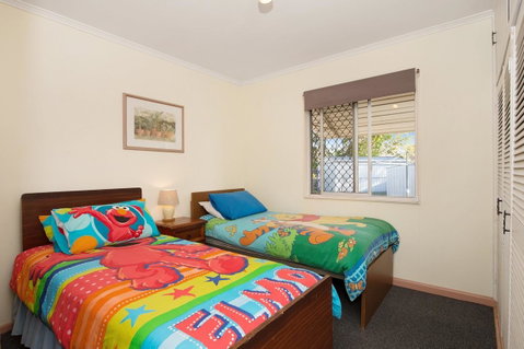 Lowset, Pet Friendly Cottage - Sunset Ave, Bongaree - Tweed Heads Accommodation 7