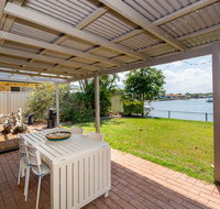 Lowset home on the canal - Dolphin Dr Bongaree - Tweed Heads Accommodation
