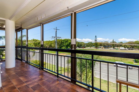 Spacious Unit Overlooking Moreton Bay - Boyd St, Woorim - Tweed Heads Accommodation 9