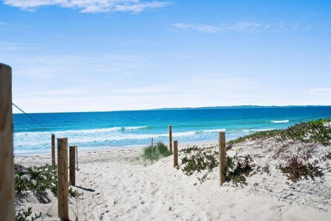 Spacious Unit Overlooking Moreton Bay - Boyd St, Woorim - Tweed Heads Accommodation 1