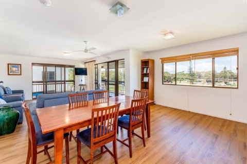 Spacious Unit Overlooking Moreton Bay - Boyd St, Woorim - Tweed Heads Accommodation 7