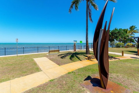 Waterviews,Pool, Wifi Its All Here !- Welsby Pde, Bongaree - Tweed Heads Accommodation 8
