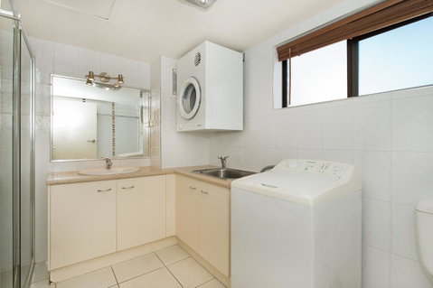 Waterviews,Pool, Wifi Its All Here !- Welsby Pde, Bongaree - Tweed Heads Accommodation 9