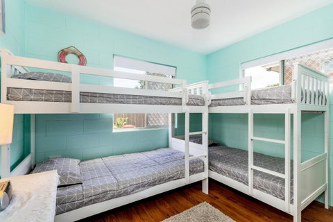 Charm And Comfort In This Ground Floor Unit With Water Views! Welsby Pde, Bongaree - Tweed Heads Accommodation 13