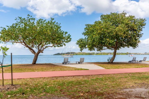 Charm And Comfort In This Ground Floor Unit With Water Views! Welsby Pde, Bongaree - Tweed Heads Accommodation 15