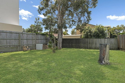 Charm And Comfort In This Ground Floor Unit With Water Views! Welsby Pde, Bongaree - Tweed Heads Accommodation 8