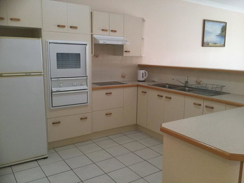 Private Canal Duplex With Pontoon - Oleander Drive, Bongaree - Tweed Heads Accommodation 6