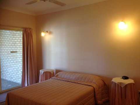 Private Canal Duplex With Pontoon - Oleander Drive, Bongaree - Tweed Heads Accommodation 11
