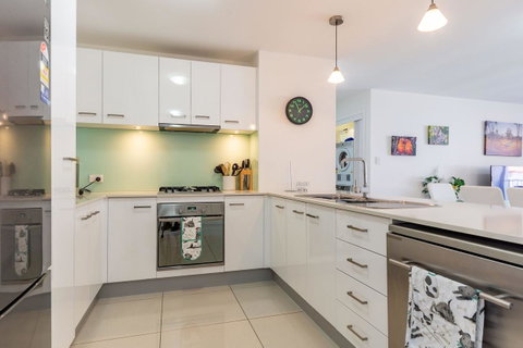 First Floor, Air Conditioned, Free Wi-Fi! - Tweed Heads Accommodation 11
