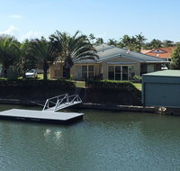 Ground floor family unit on the canal with free WIFI - Tweed Heads Accommodation