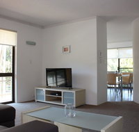 Close to Surf Beach Surf Club Hotel and Shops - Boyd St Woorim - Tweed Heads Accommodation