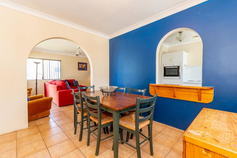 Fantastic Views From This Top Floor Unit! - Tweed Heads Accommodation 2