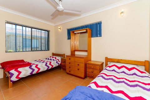 Fantastic Views From This Top Floor Unit! - Tweed Heads Accommodation 5