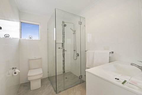 Fishing And Swimming At Your Doorstep - Sylvan Beach Esp, Bellara - Tweed Heads Accommodation 9
